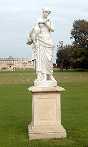 Statue of Leda and her swan September 2011